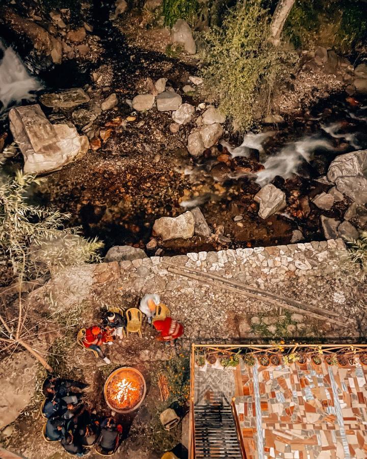 Madpackers Jibhi - Of Streamsides & Waterfalls 외부 사진